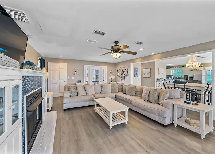 Holiday home Remodeled Lagoon-front With Decks Views Paddleboat Gulf Shores