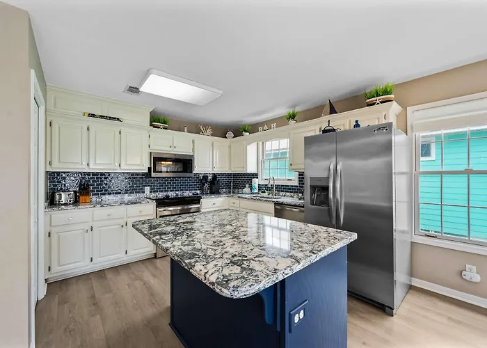 Remodeled Lagoon-front With Decks Views Paddleboat *