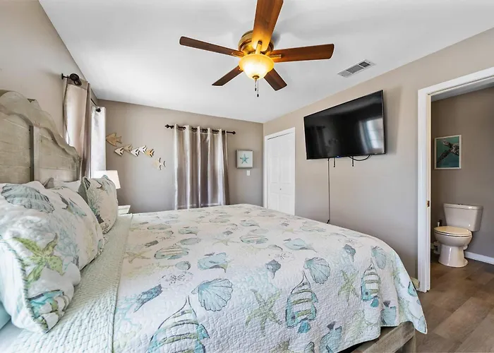 Remodeled Lagoon-front With Decks Views Paddleboat Holiday home