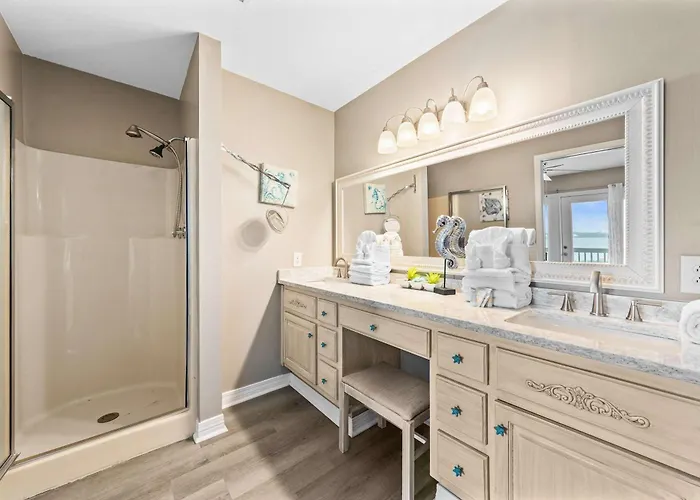 Holiday home Remodeled Lagoon-front With Decks Views Paddleboat Gulf Shores
