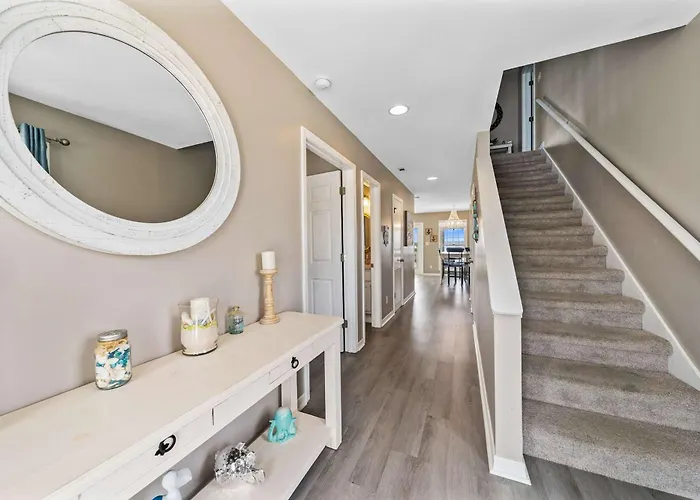 Remodeled Lagoon-front With Decks Views Paddleboat