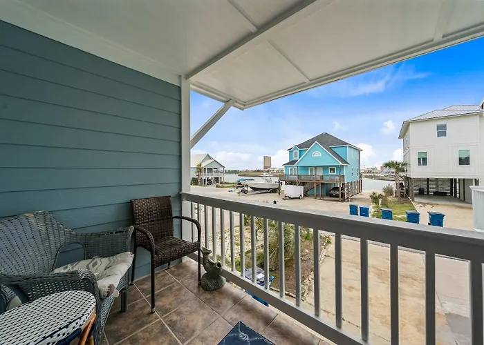 Remodeled Lagoon-front With Decks Views Paddleboat Holiday home
