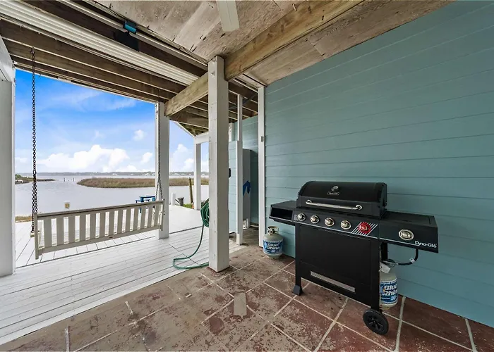 Holiday home Remodeled Lagoon-front With Decks Views Paddleboat *
